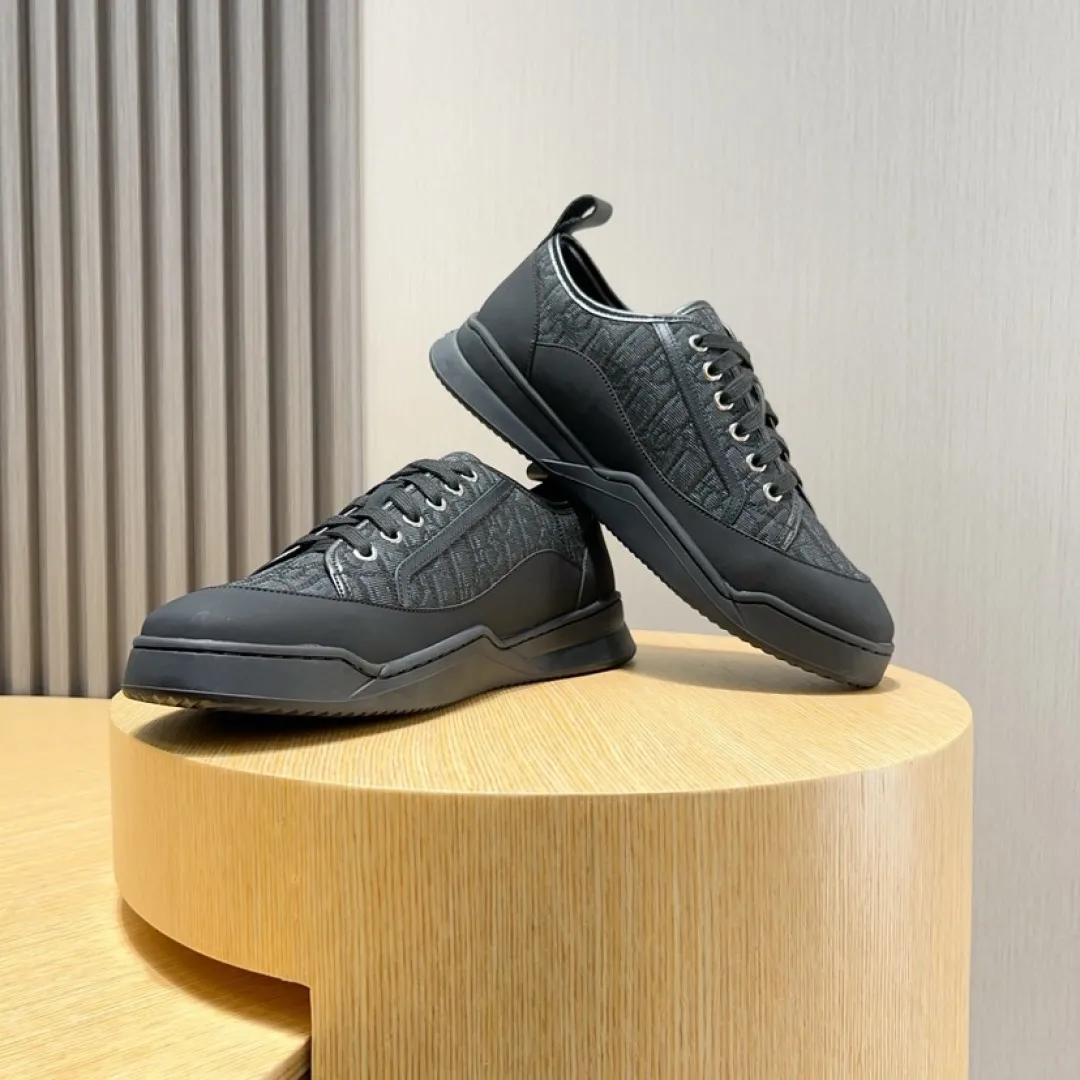 Men's shoes 💰P500💰[Dior] Dior casual sports shoes 🇺🇸Sold at the same time at the counter, top-notch Italian original purchase · The upper is made of brand totem cloth with original leather · Comes with first-layer sheepskin feet · (Totem cloth highlights high-end, nobility, and class) Exquisite workmanship (original lining) Sole: Original factory special outsole ⚠️Comfortable, wear-resistant, non-slip, real-life photo🎬The real thing is more beautiful🔍Number: 39-46【45 46 Customized items are non-returnable]